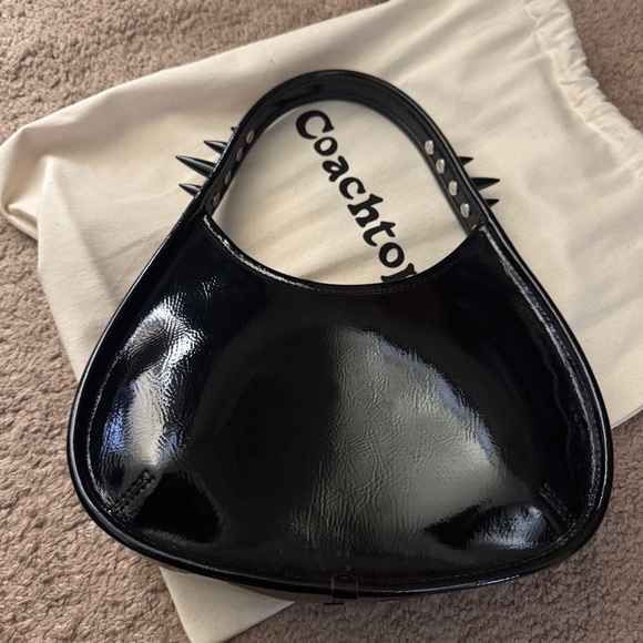 Hard to find and rare Coachtopia bag in crinkle patent leather with spikes - Picture 2 of 16